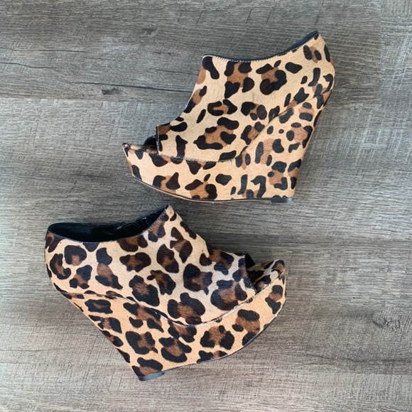 Steve Madden Leopard Wedges - Picture 1 of 4